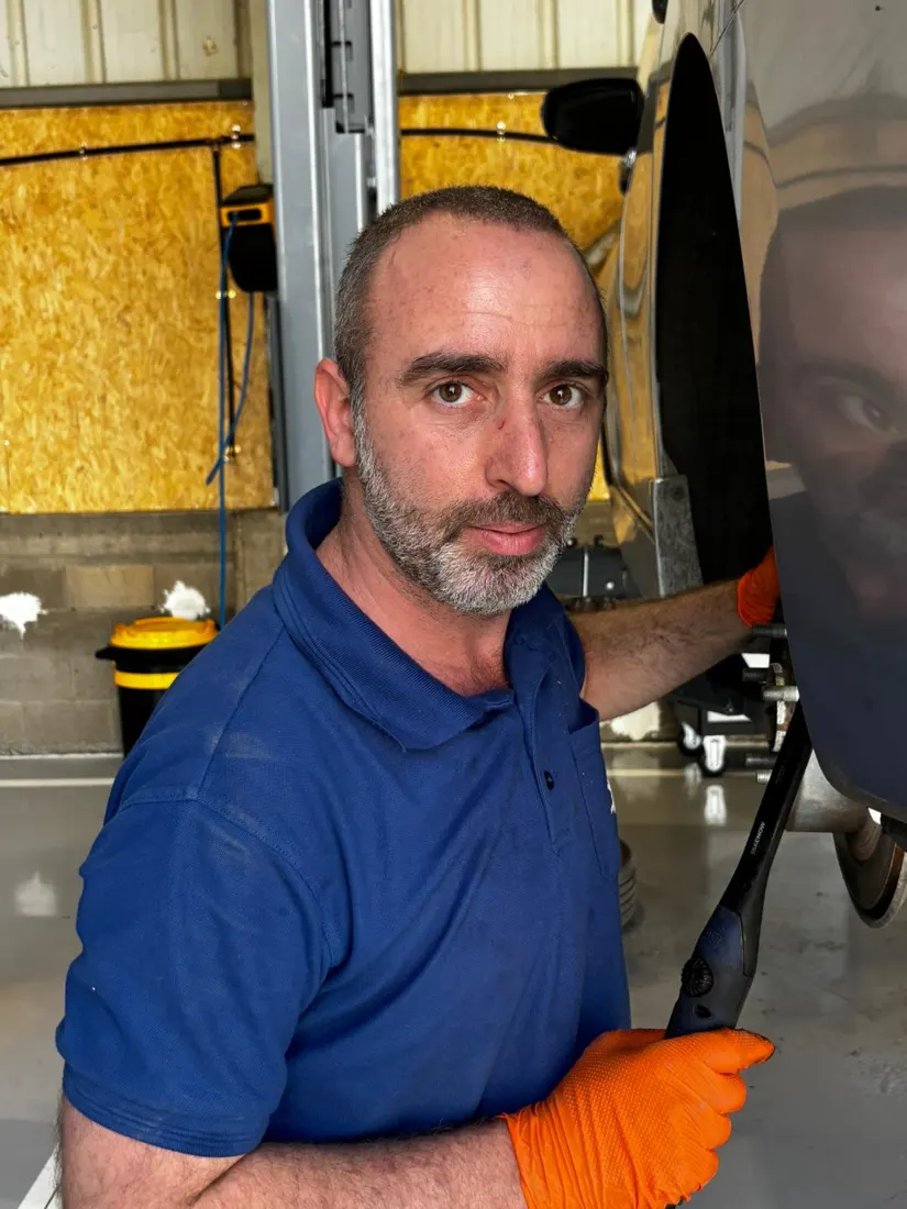 אמיר במוסך